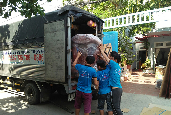 Xe tải dịch vụ chuyển nhà quận 1 TPHCM tại Chuyển nhà Tiến Đạt